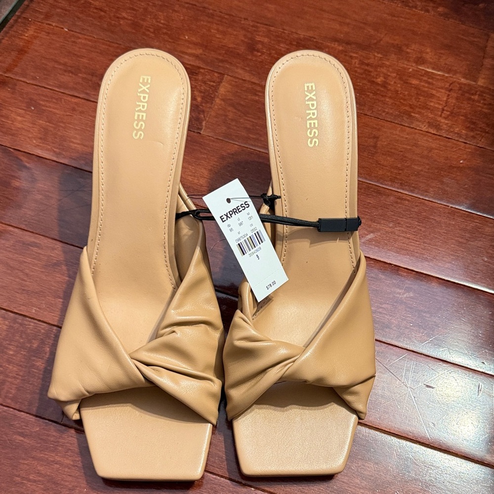Express Beige Women's kitten Heels